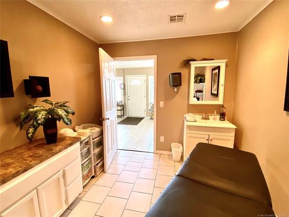 405 N Eufaula Ave, Coweta, OK 74429